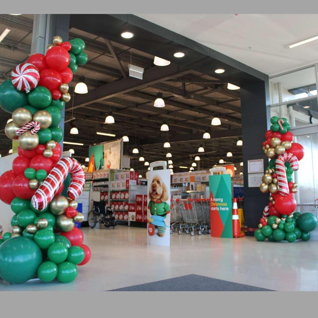 Christmas Balloons Garland Kit, 124pcs Red Green Gold Metallic Latex Balloons Arch for Christmas Party Decorations