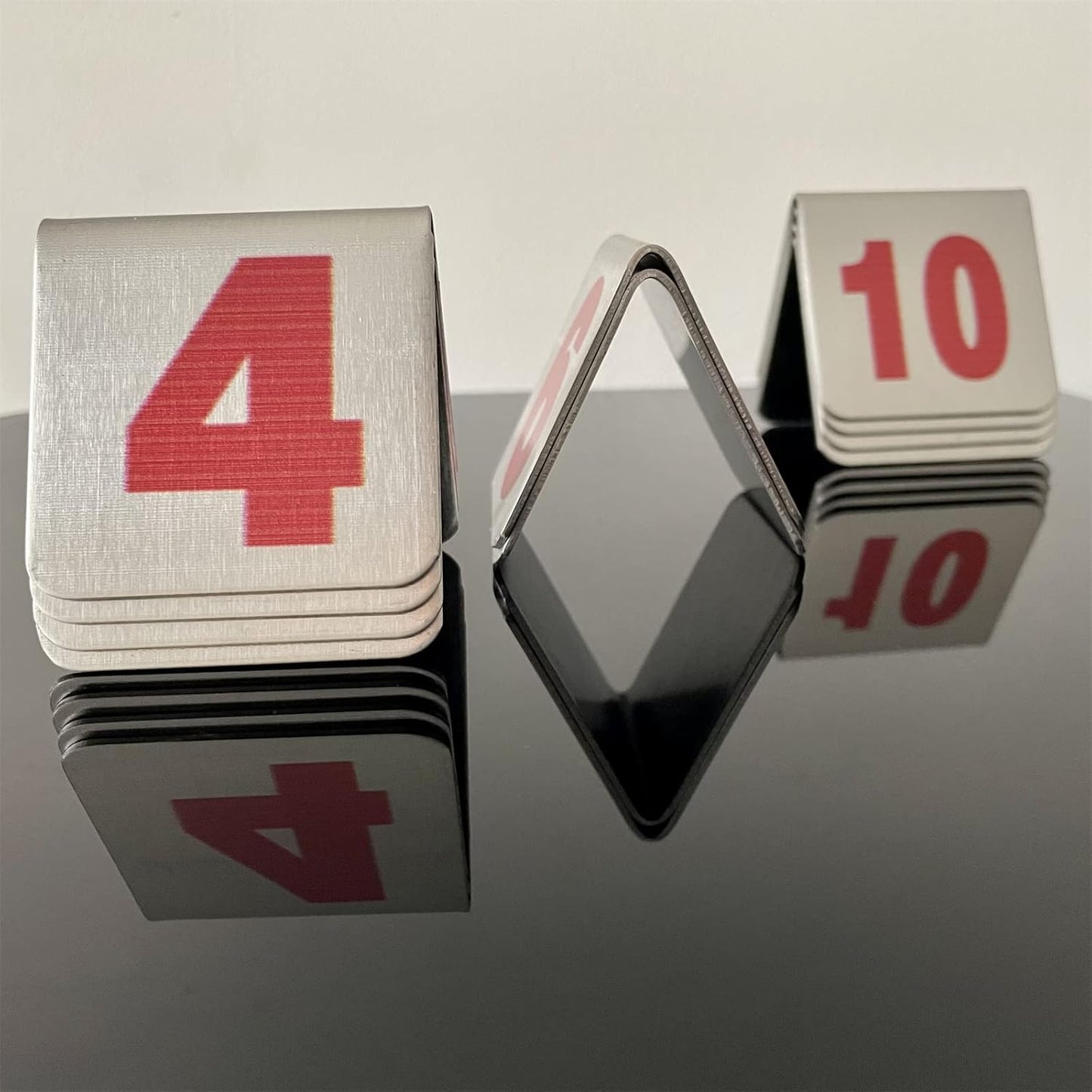 10 Pcs Metal Place Cards Stackable Tent Style Table Numbers，Place Card Holders for Celebration Wedding Party Restaurants Cafes Bars Gatherings meeting Room Board Game Serial (Small 1-10, Red)