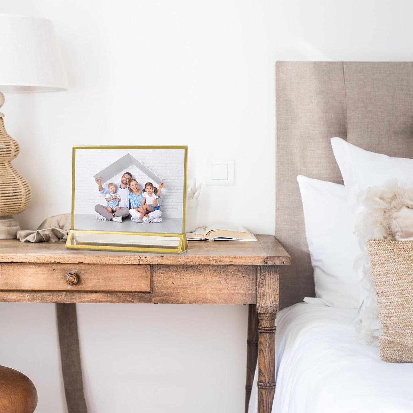 Smarpau 7x5 Gold Acrylic Sign Holder, 16 Pack Wedding Table Number Holders with Horizontal Stand, Double Sided Photo Picture Frames Stands, Flyer Stand, Paper Display Stand for Cafe, Restaurant