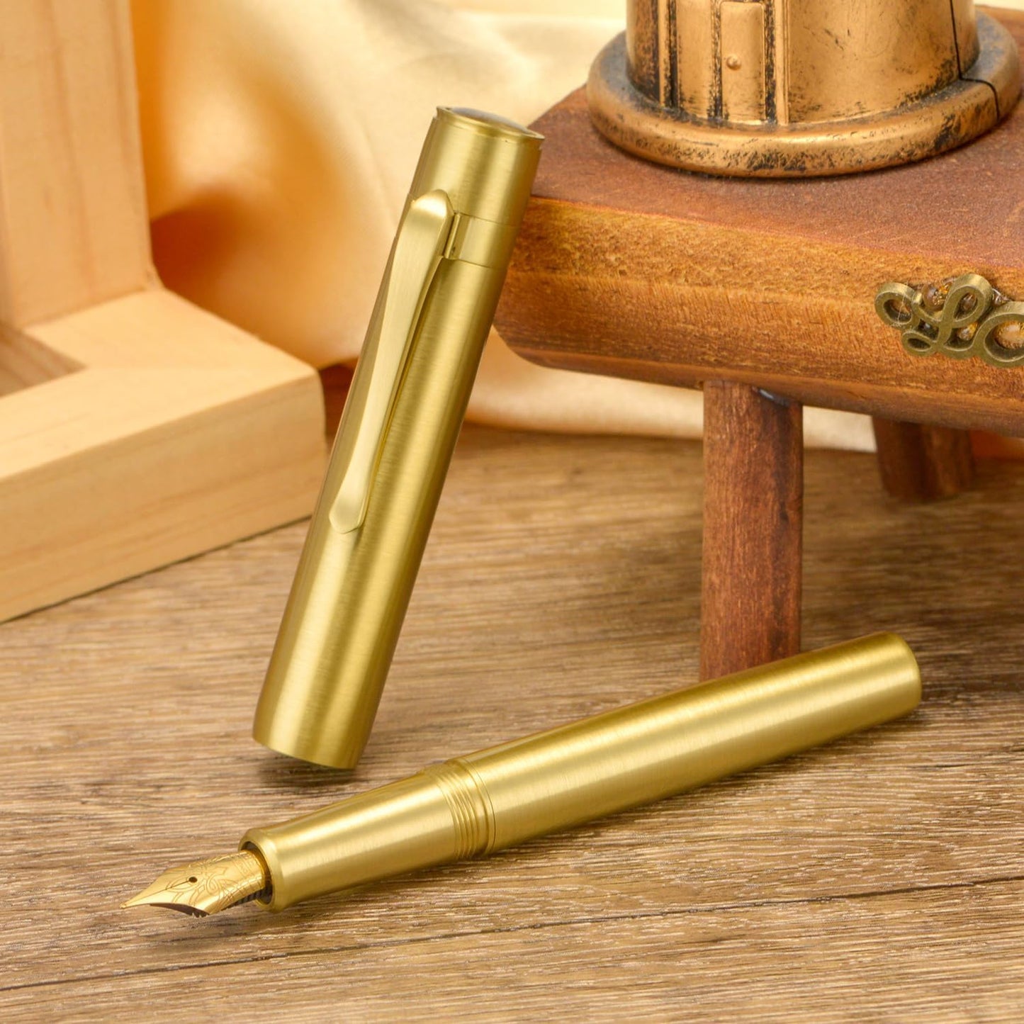 Hongdian M2 Mini Brass Fountain Pen with Bent Nib, Sleek Shape Short Pocket Travel Pen (Glossy Brass)