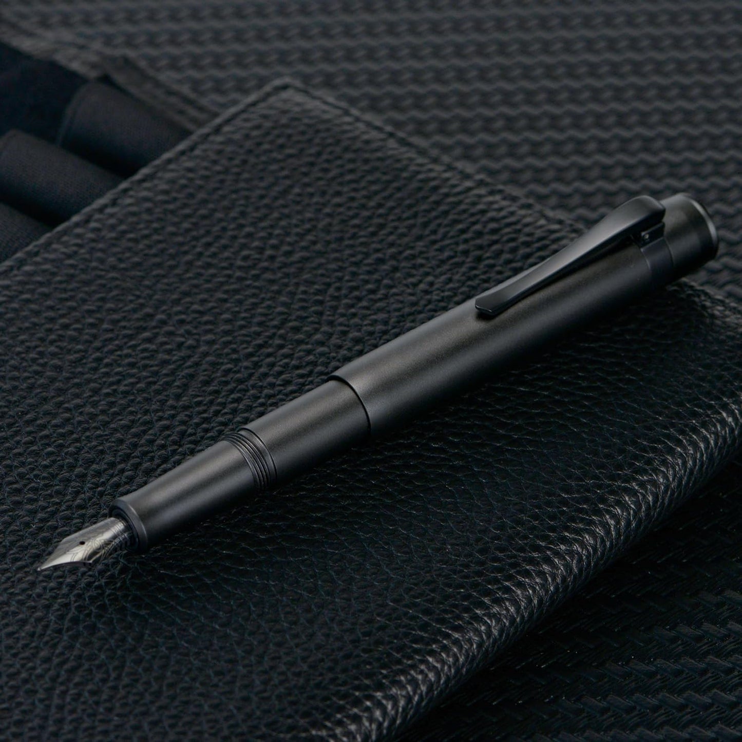 Hongdian M2 Black Forest Mini Fountain Pen, Fine Soft Nib & Sleek Shape Aluminium Short Pocket Travel Pen (Matte Black)