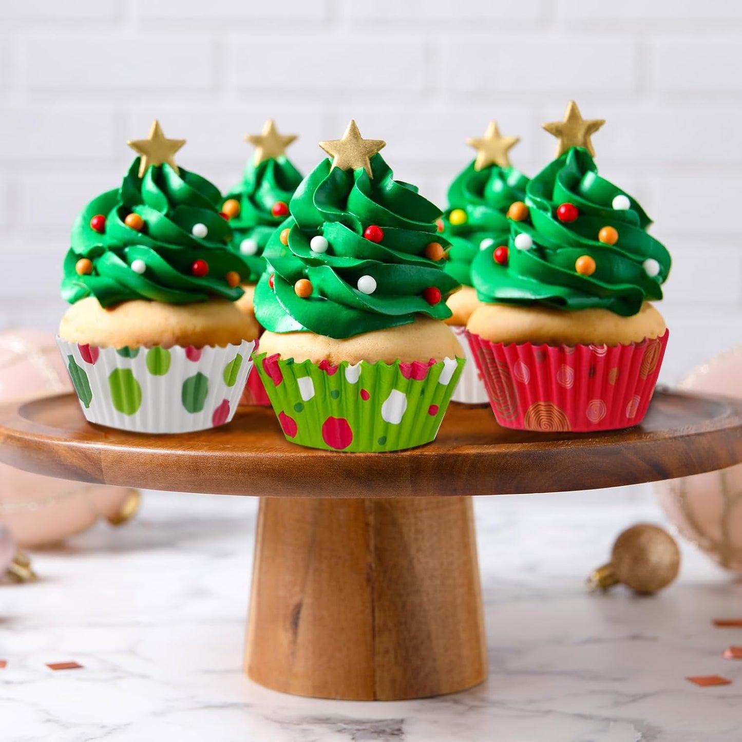 600 Count Christmas Cupcake Liners for Baking Red Green Muffin Mini Holiday Cupcake Liners for Christmas Holiday Birthday Party Candy Make Baking Supplies