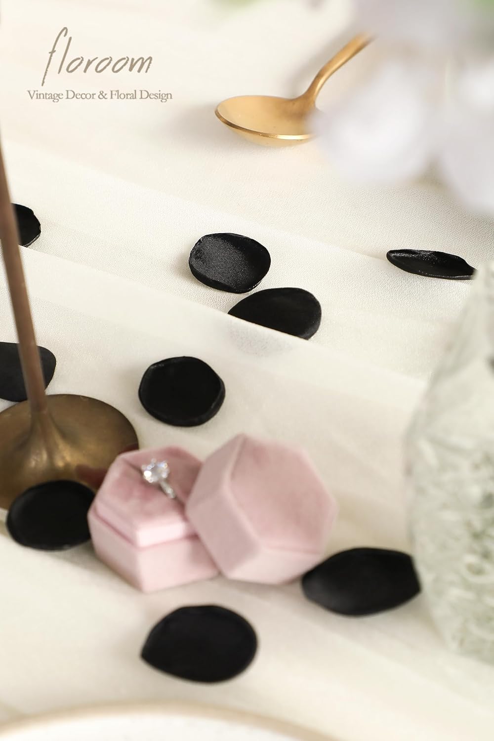 Floroom 300pcs Rose Petals Black Faux Silk Flower Petals for Wedding Flower Girl Basket Aisle Scatter Dinner Table Centerpieces Party Confetti Bridal Shower Romantic Night Decoration