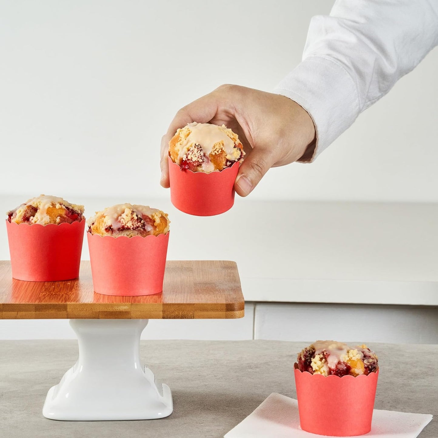 Panificio 3 Ounce Cupcake Wrappers, 200 Scalloped Baking Cups - Oven-Ready, Greaseproof, Red Paper Cupcake Liners, Disposable, For Birthdays, Baby Showers, Or Weddings - Restaurantware