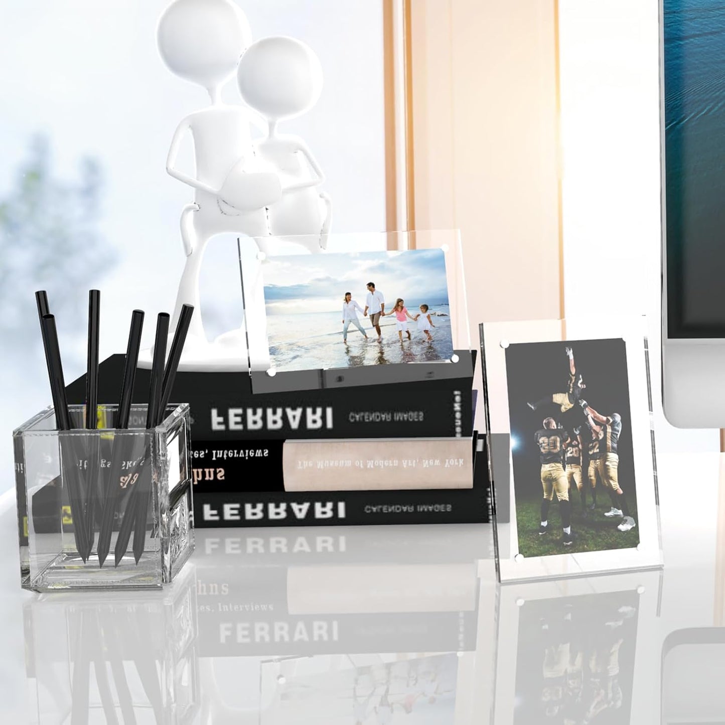 HELPLEX Picture Frames, 1 Pack 5x7 inch Acrylic Picture Frame Clear 5 x 7 Photo Frames Magnetic Picture Frames Ready for Tabletop Display, Effectively Protect Photos from Fading and Yellowing