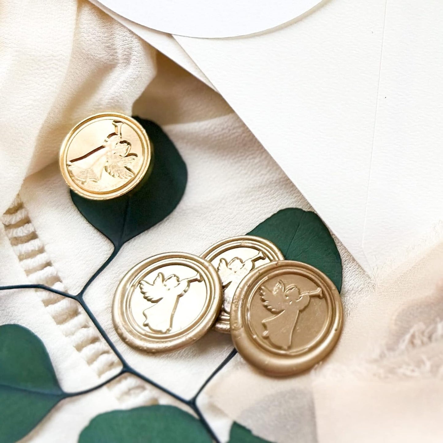 UNIQOOO Glue Gun Sealing Wax Sticks for Wax Seal Stamp - Prosecco Metallic Light Gold, Great for Wedding Invitation, Card Envelope, Snail Mail, Wine Package, Christmas Gift Ideas, Pack of 8