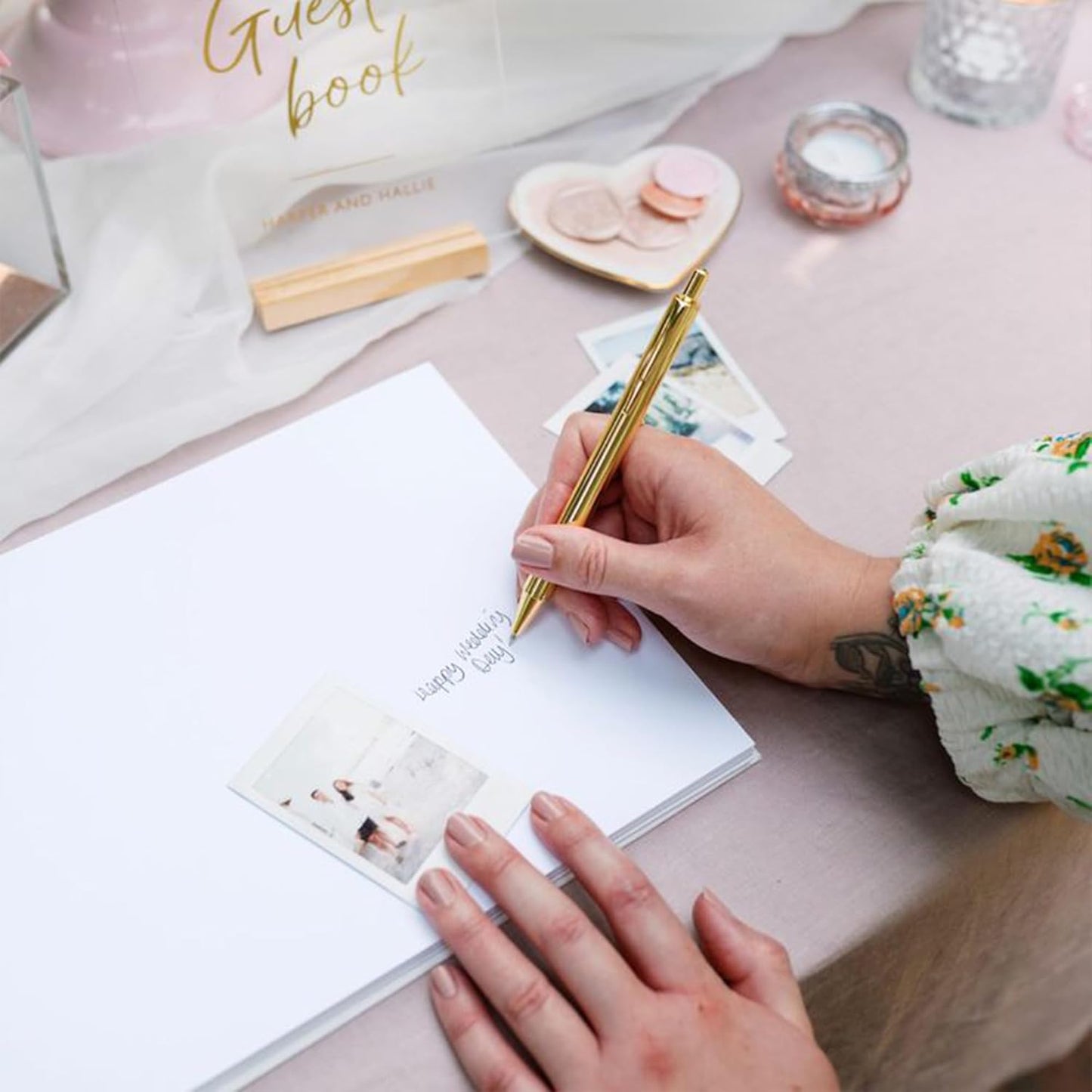 Mr&MrsGifts Elegant Wedding Guest Book Wedding Reception Hard Cover Guest Sign in Book for Bridal and Baby Shower(Garland)