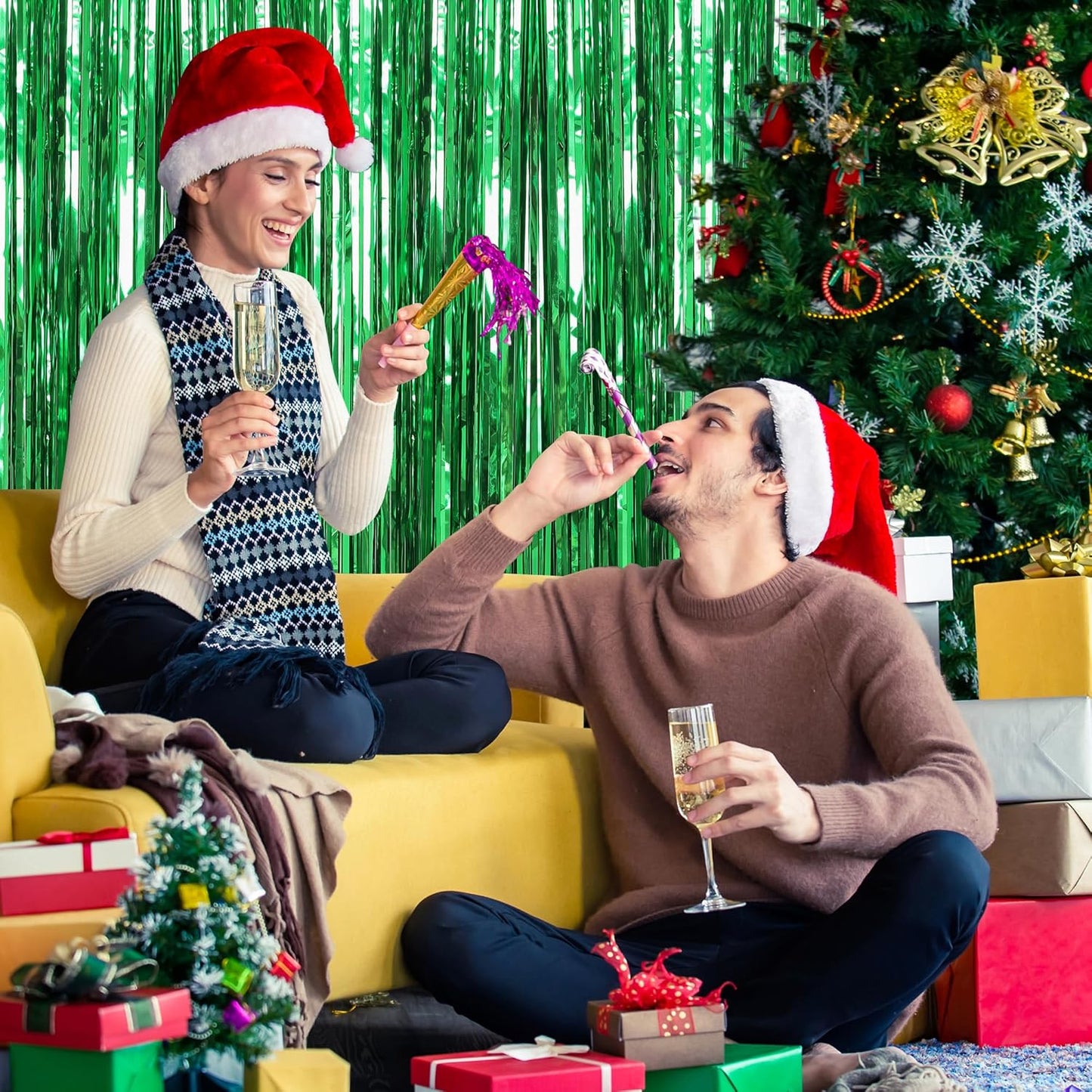 Crosize 7 Pack 3.3 x 9.9 ft Green Foil Fringe Curtains Party Decorations, Red Tinsel Curtain Backdrop for Parties, Door Streamers, Glitter Streamer Backdrop for Birthday Decoration